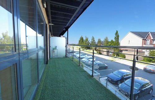 Dundrum Apartment | Bright 2 bedroom apartment with convenient transportation