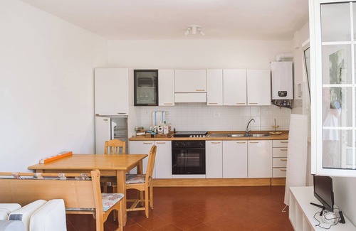 Ortona Apartment | Bright 2 bedroom apartment in villa with pool and barbecue, 1km from the sea