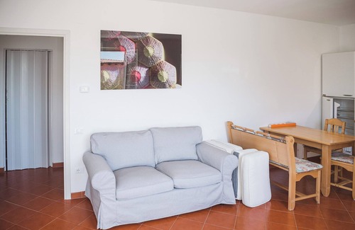 Ortona Apartment | Bright 2 bedroom apartment in villa with pool and barbecue, 1km from the sea