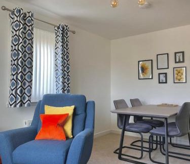 Montrose Apartment | Bright 2-bedroom apartment with parking in Montrose
