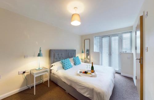 Oxford Apartment | Bright 2 Bedroom Apartment in Marston, Near John Radcliffe Hospital & University Parks