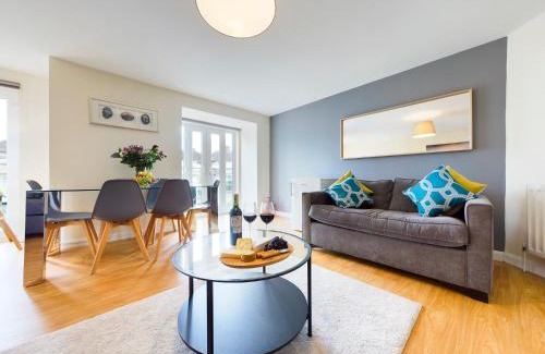 Oxford Apartment | Bright 2 Bedroom Apartment in Marston, Near John Radcliffe Hospital & University Parks