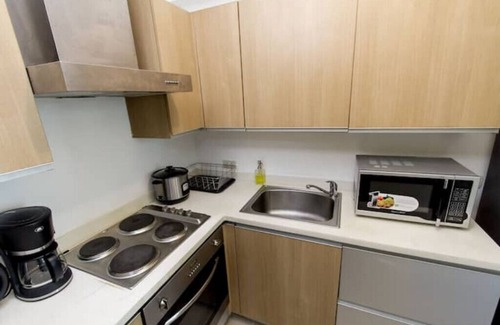 Bonifacio Global City Condo | Bright 2 Bedroom in BGC! Fast Wi-Fi & UHD TVn