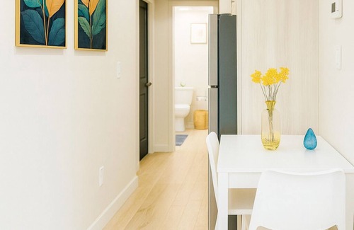 Sage Hill House | Bright 2 BR Walkout Suite | Private Entrance and Backyard | Free Parking | Quiet