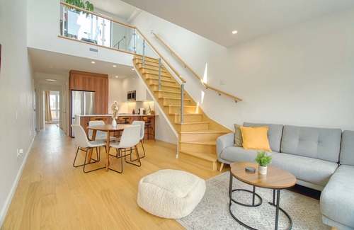 Hochelaga-Maisonneuve Condo | Bright 2-Floor Penthouse Condo with Parking