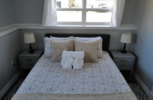 Stratford Bed & Breakfast | Bright 2-Room Guest Space in Stratford