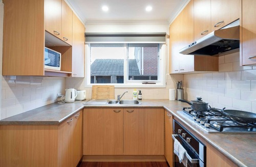 Hampton Apartment | Bright 2B Hampton Coastal Getaway Steps From Beach