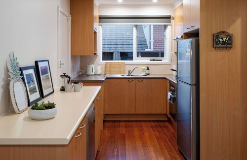 Hampton Apartment | Bright 2B Hampton Coastal Getaway Steps From Beach