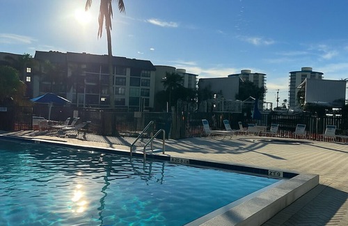 South Island Condo | Bright 2BR/2BA Walk to Beach & Shopping Canal View Large Pool & Beach Gear
