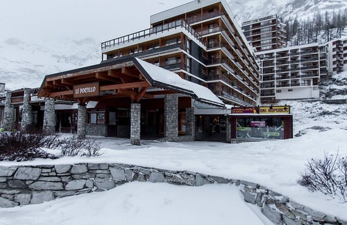 Le Cret Apartment | Bright 2BR Apartment Near Center, 5 Mins to Pistes, Free Shuttle, Parking, Balcony