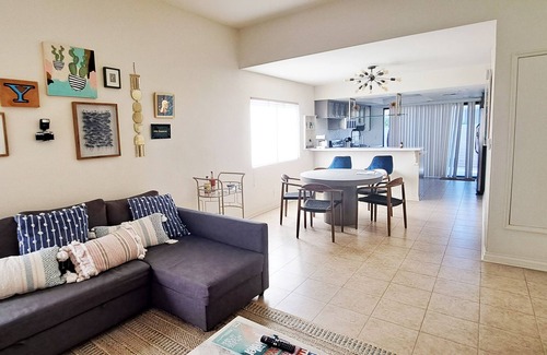 Palm Springs Condo | Bright 2BR Condo w/ Pool