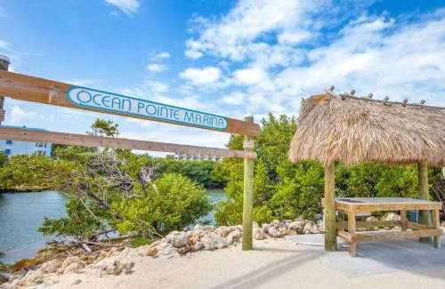 Tavernier Apartment | Bright 2BR Condo with Breathtaking Ocean View