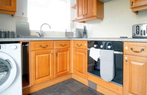 Greenwich House | Bright 2BR home with private garden & easy London access
