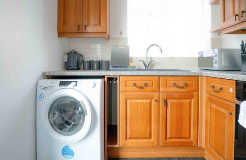 Greenwich House | Bright 2BR home with private garden & easy London access