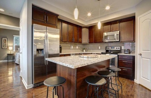 Mount Auburn Apartment | Bright 2BR near downtown