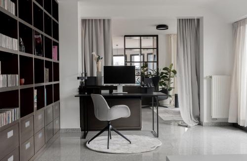 Gare Apartment | Bright 2BR Penthouse 200m2 with Terrace Gym and Parking