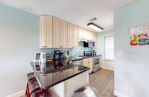 Holiday Isle Condo | Bright 2nd-floor condo with easy beach access, balcony, W/D, & central AC