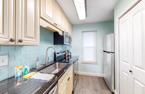 Holiday Isle Condo | Bright 2nd-floor condo with easy beach access, balcony, W/D, & central AC
