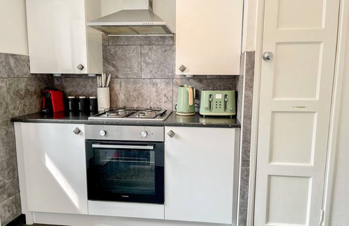 Woodberry Down House | Bright 3 Bed flat with Balcony near Finsbury Park