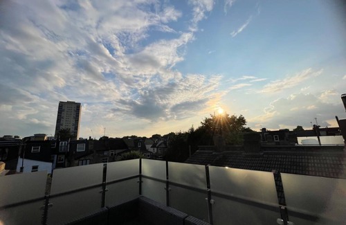 Sands End Apartment | Bright 3 bedroom design flat with terrace