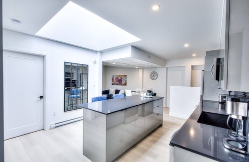 Cote-Des-Neiges—Notre-Dame-De-Grace Apartment | Bright 3-BR Condo in Vibrant Neighborhood