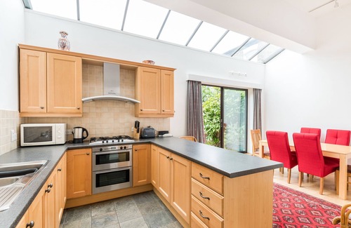 Fortune Green House | Bright 4 Bedroom Family Home in Prime West Hampstead with Garden and Garage