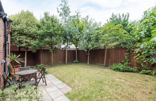 Fortune Green House | Bright 4 Bedroom Family Home in Prime West Hampstead with Garden and Garage