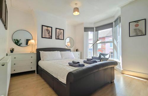 Anfield House | Bright 4br Home Near Anfield & Free Parking