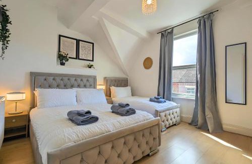 Anfield House | Bright 4br Home Near Anfield & Free Parking