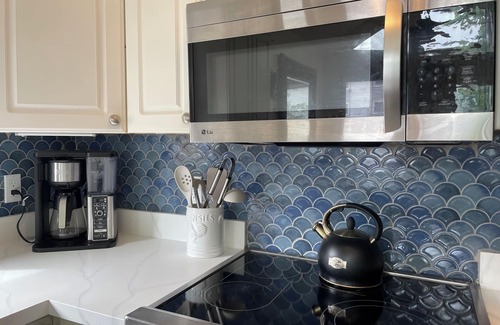Sussex County House | Bright A-Frame OC Fenwick line, 10 min walk to beach, 3 min to tiki/restaurant