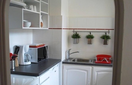Riou - Petit Juas - Av de Grasse Apartment | Bright, air-conditioned studio with garden terrace, in the heart of Cannes