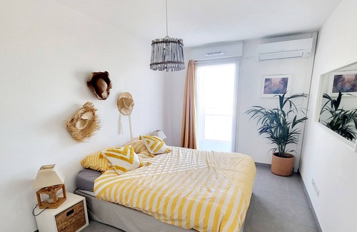 Saint-Jean-de-Vedas Apartment | Bright, air-conditioned apartment with double terrace and parking.