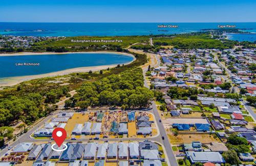Rockingham House | Bright & Airy 3-Bed House Near Rockingham Beach