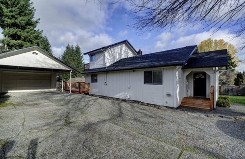 West End House | Bright & Airy 4 Bedroom Villa in North Tacoma