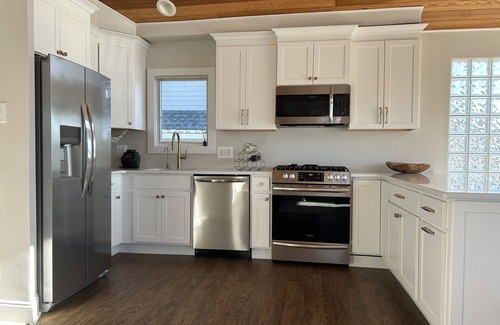 Gardens Condo | Bright & airy beach retreat with bay views