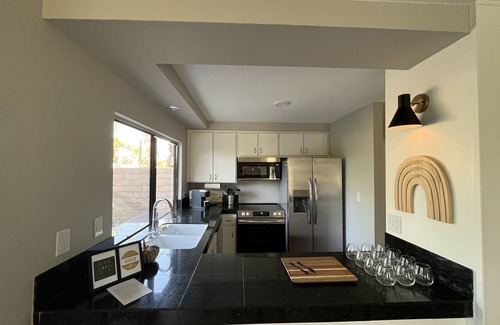 Sunrise Vista Chino Condo | Bright, airy mid-century condo in the heart of Palm Springs!