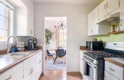 Jefferson Park Apartment | Bright & Airy – Near UofA, 2 Min to Banner!