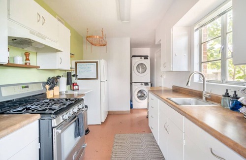 Jefferson Park Apartment | Bright & Airy – Near UofA, 2 Min to Banner!