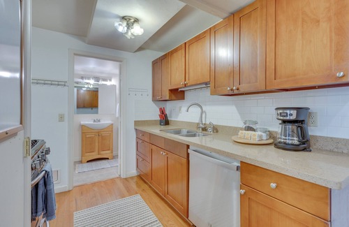 Pinehurst House | Bright & Airy Seattle Abode < 9 Mi to Space Needle