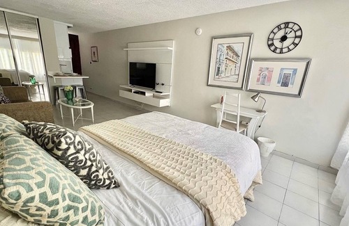 Miramar Condo | Bright & Airy studio with parking near old san juan