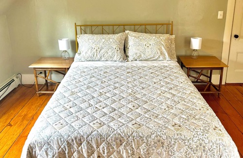 Yarmouth Apartment | Bright and airy 2nd floor apartment