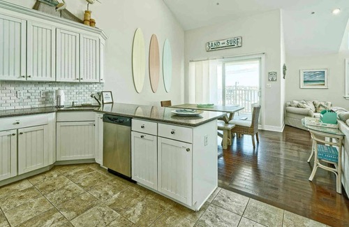 Sea Isle City Condo | Bright and Airy Condo. One block to the Beach. Great location.
