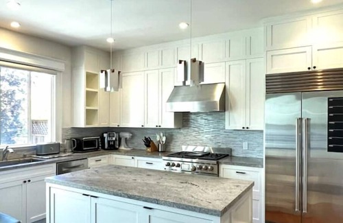 Richmond District House | Bright and Airy home 4B/3.5 Bath near Presidio and GG Bridge