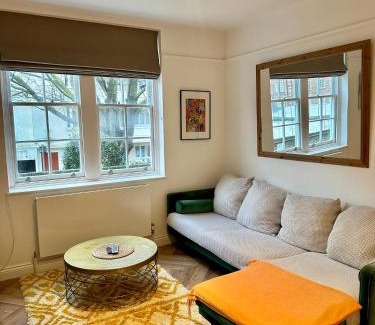 Hammersmith Apartment | Bright and Airy Two Bedroom Apartment