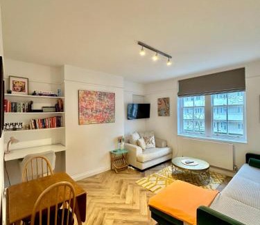 Hammersmith Apartment | Bright and Airy Two Bedroom Apartment