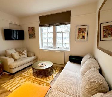 Hammersmith Apartment | Bright and Airy Two Bedroom Apartment