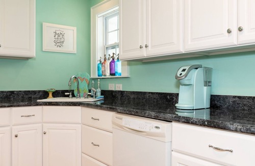 Northeast Virginia Beach House | Bright and Beachy: 3BR Ground Floor Cottage 1 Block from the Beach - Private Parking + Private Yard
