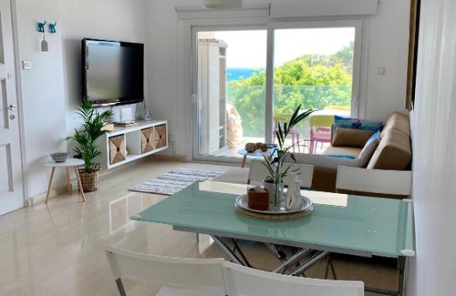 Agios Tychon Apartment | Bright and Breezy Beachside Apartment