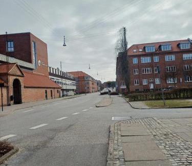 Aalborg Apartment | Bright and central city apartment near Aalborg Business School