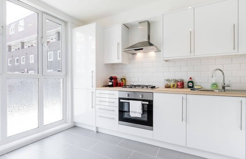 Prince's Apartment | Bright and Charming 4BD Family Haven in Kennington